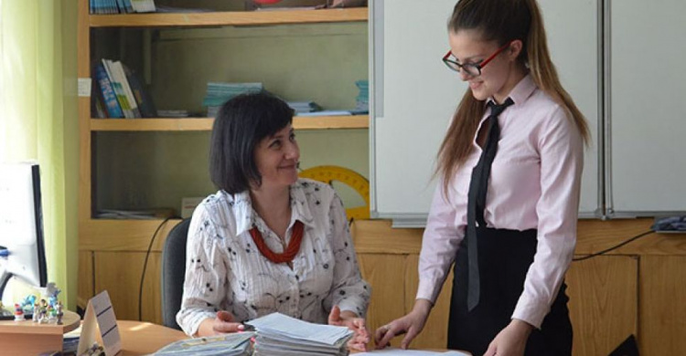 Учитель украинского языка и лицеист из Мариуполя стали финалистами всеукраинского конкурса авторских стихов