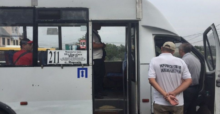 Проверка маршруток в Мариуполе продолжается. Два автобуса сняли с линии (ФОТО)