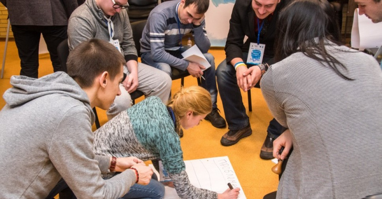 Молодежные и женские организации Донбасса провели лидерский форум