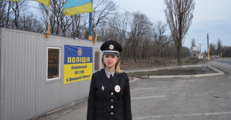 Молодые лейтенанты в Донецкой области получают служебное жилье