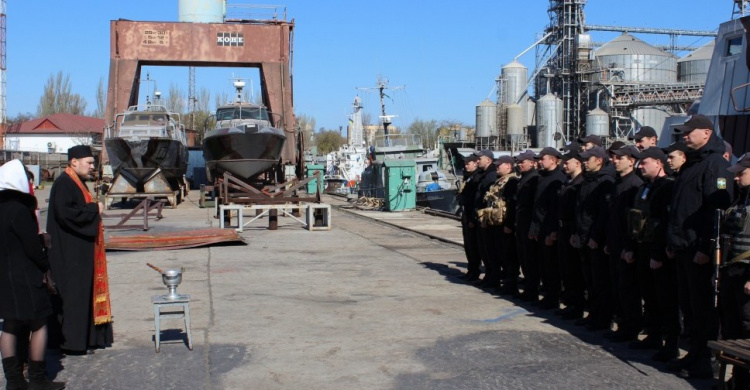 Морякам-пограничникам Мариупольского отряда морской охраны освятили пасхальные куличи (ФОТО)