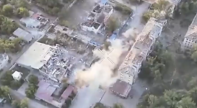 Український танк знищив окупантів у багатоповерхівках під Торецьком