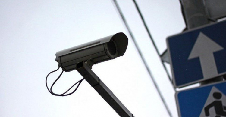 «Умные» камеры полиции Донетчины научились распознавать лица за стеклом автобуса (ФОТО)