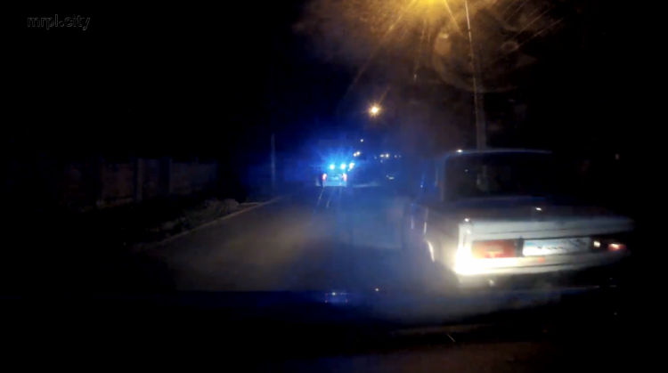 В Мариуполе пьяный гонщик протаранил автомобиль патрульных (ВИДЕО)