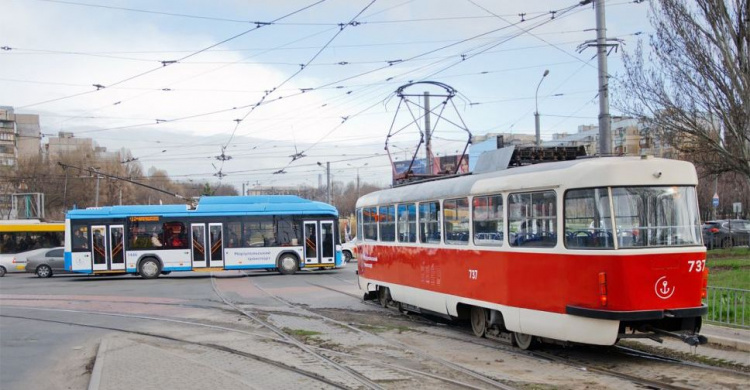 В Мариуполе закрывают движение трамваев, соединяющих два района