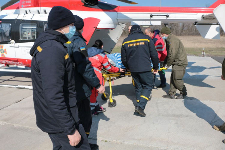 Беременную жительницу Донетчины на вертолете эвакуировали в Киев (ФОТО+ВИДЕО)