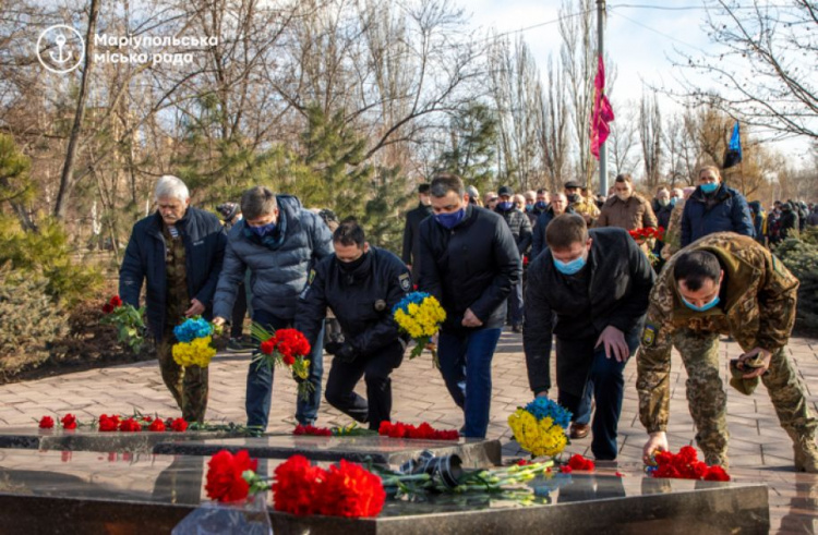 В Мариуполе почтили память воинов-интернационалистов