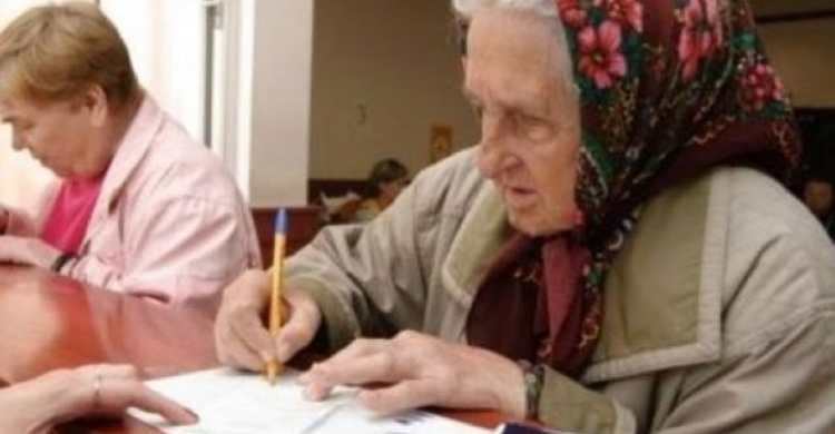 Донбасс. Пенсионерам на неподконтрольных территориях предлагают оформление украинских пенсий за мзду (ВИДЕО)