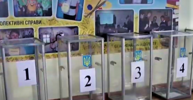 На избирательных участках в Мариуполе испортили бюллетени для голосования за городского голову
