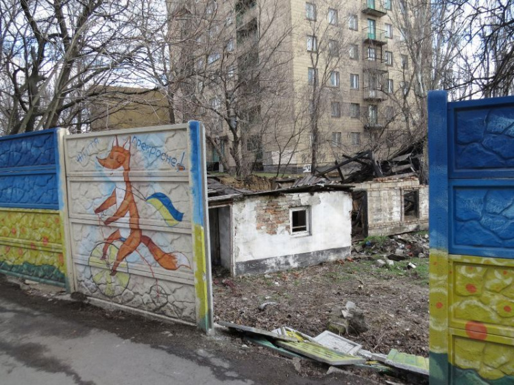 Бесчинства на проспекте Нахимова. Мариупольцы совершили два сокрушительных нападения (ФОТО)