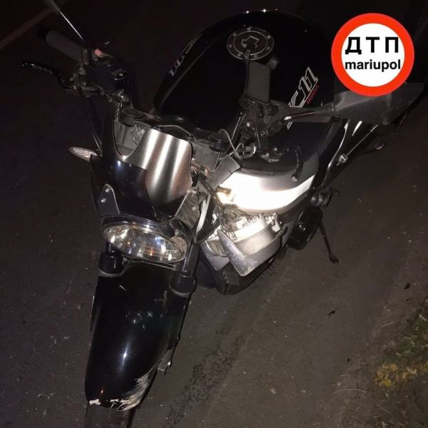 В Мариуполе неизвестный водитель «подрезал» мотоциклиста и скрылся