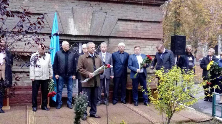 В Мариуполе открыли мемориальную доску в память о «народном директоре» Владимире Бойко (ФОТОФАКТ)