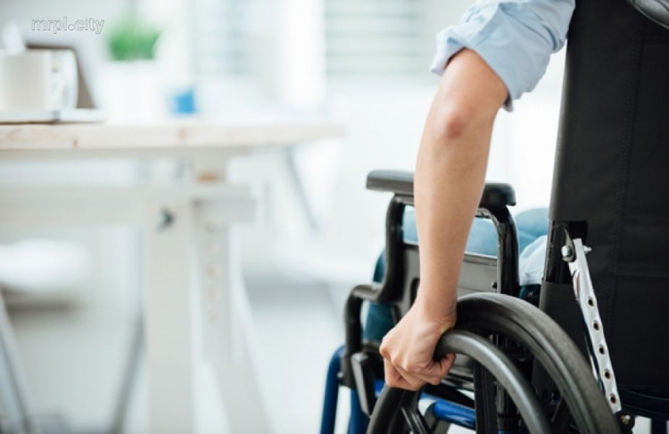 Государство увеличило доплаты мариупольцам с инвалидностью
