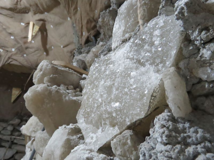 Сталактиты и «сугробы»: для мариупольских малышей оборудуют соляную пещеру (ФОТО)