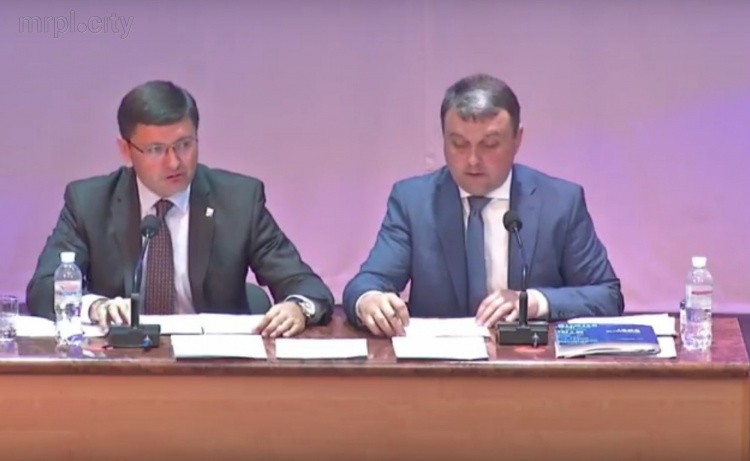 Депутаты XIX сессии провели историческое голосование за стратегию развития Мариуполя (ФОТО)