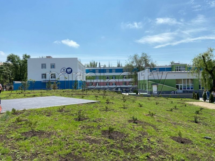 Образовательный центр района: в Мариуполе после капитального ремонта открыли школу №26
