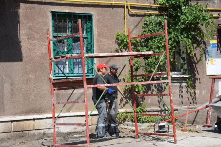 Мариуполь в этом году потратит 11 млн грн. на укрепление старых домов (ФОТО)