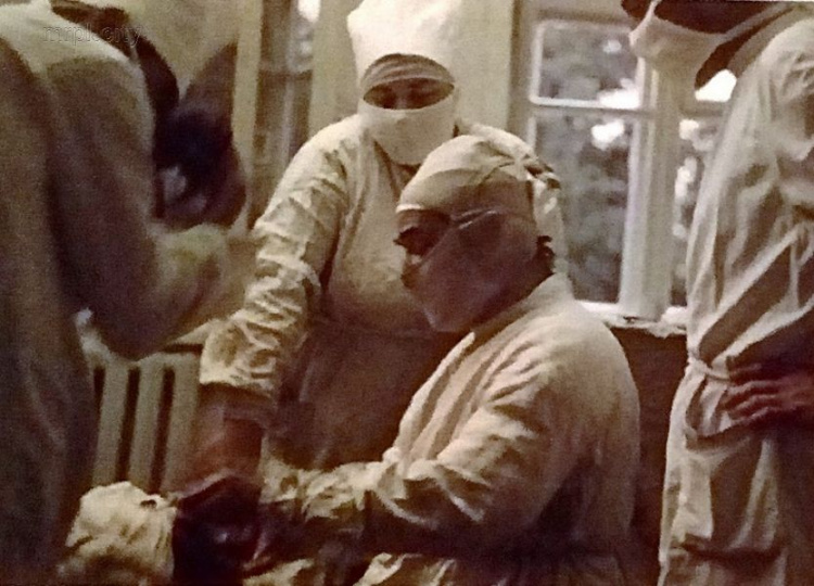 Мариупольцам предлагают увековечить память виртуозного хирурга