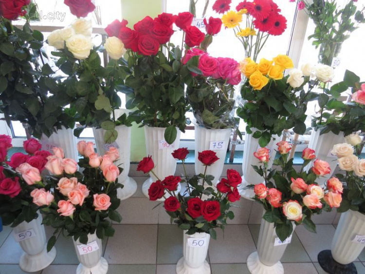 В Мариуполе дорогих женщин будут поздравлять дорогими цветами (ФОТО)