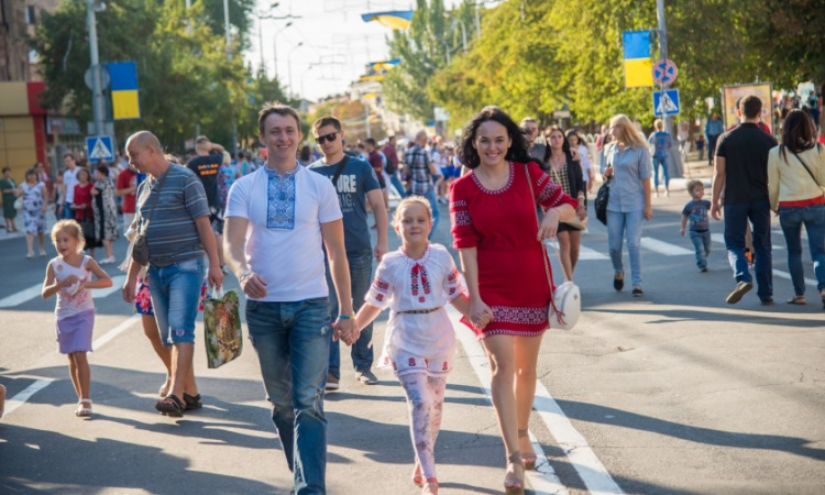 День города в Мариуполе: Ретроспектива - от группы «Любэ» в 2012-ом до гигантского флага Украины – в 2016-ом (ФОТО+ВИДЕО)