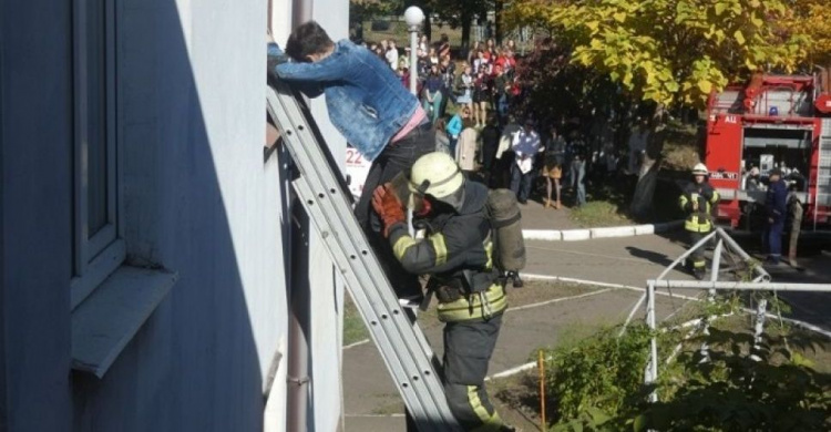 В Мариупольском университете «вспыхнул» учебный корпус (ФОТО)