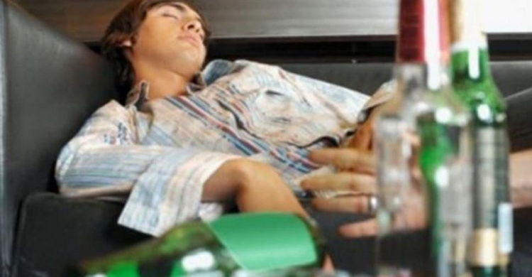 В Мариуполе 14-летний подросток отравился алкоголем