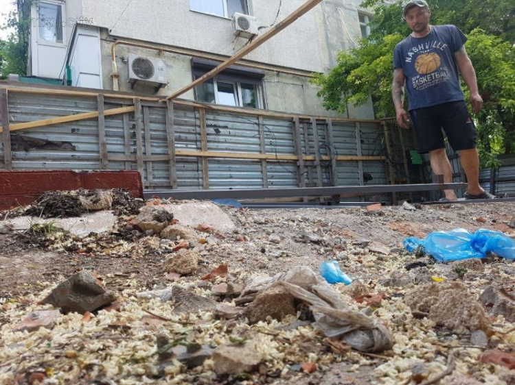 В Мариуполе снесли скандально известную наливайку «У Гали» (ФОТО)
