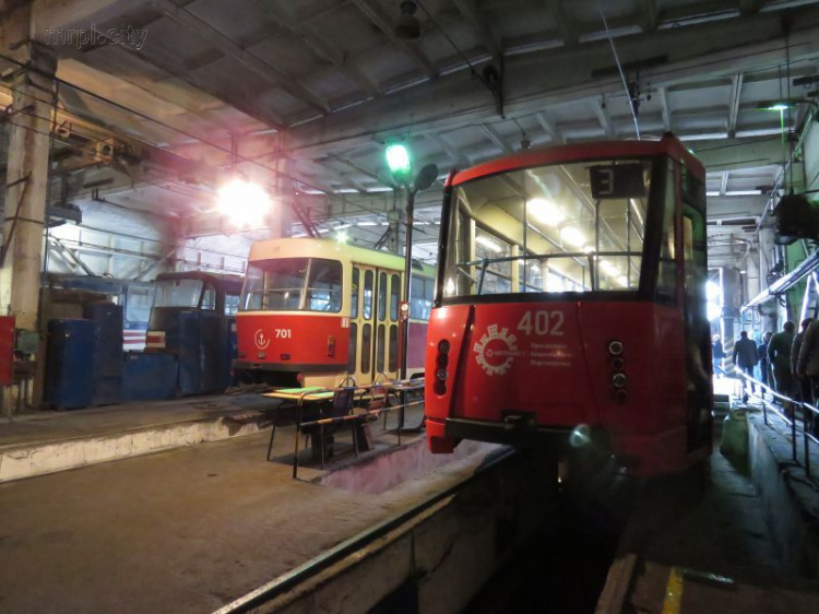 В Мариуполе водителям трамваев повысили зарплату до 8 тыс. грн (ФОТО)