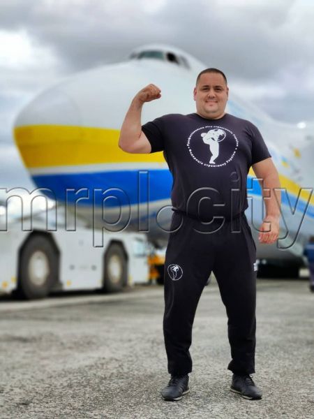 Мариуполец Александр Лашин готовится к мировому рекорду: силачи протянут самый большой в мире самолет