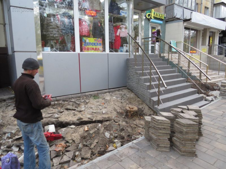 Жители Мариуполя скинулись на продолжение реконструкции главного проспекта (ФОТО)