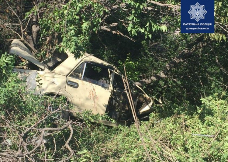 Сломаны ребра и плечо: в Мариуполе в результате ДТП водитель вылетел из автомобиля