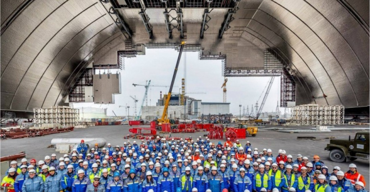 Над Чернобыльской АЭС разместили новую арку (ВИДЕО)