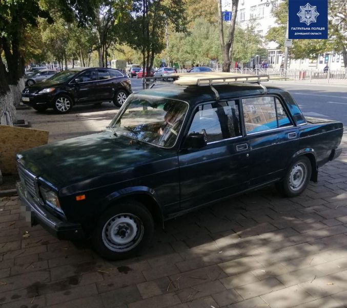 ДТП из-за ДСП: в центре Мариуполя повредили Mercedes