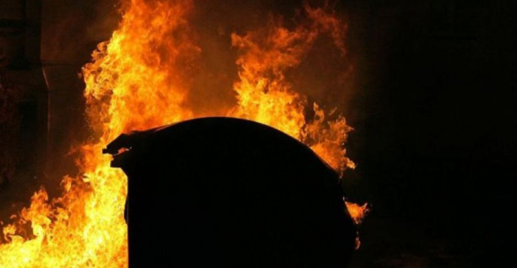 В Мариуполе сгорело три евроконтейнера