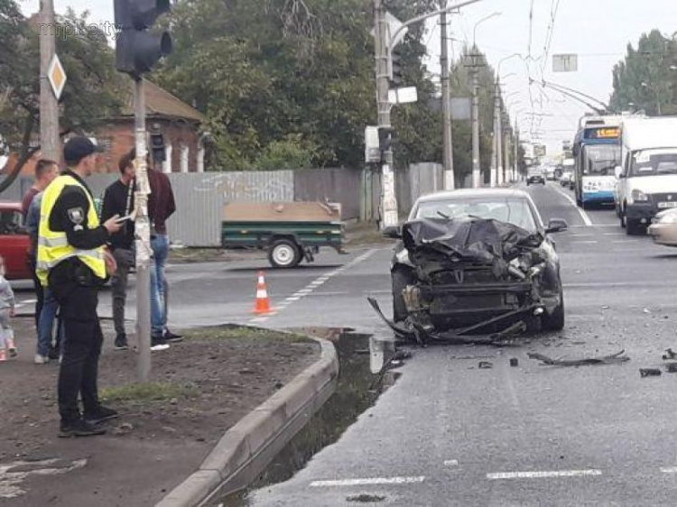 Две «Шкоды» столкнулись с маршрутками в Мариуполе и у Константиновки. 10 пострадавших (ФОТО)
