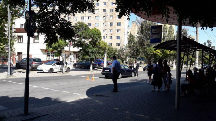 В Мариуполе автомобиль сбил 64-летнюю женщину (ФОТО)