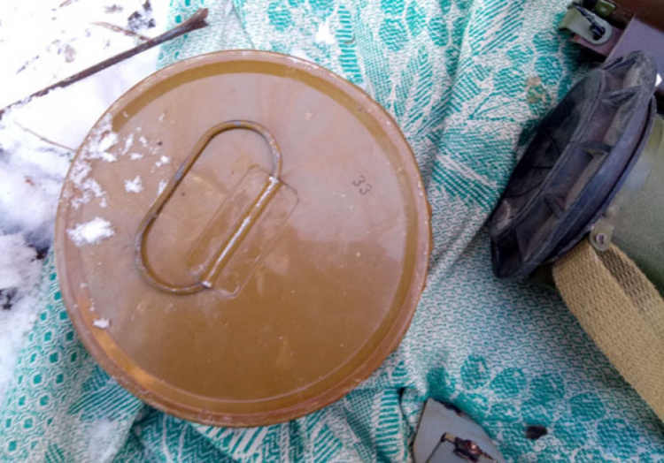 Житель Донетчины случайно обнаружил схрон с гранатометами и боеприпасами