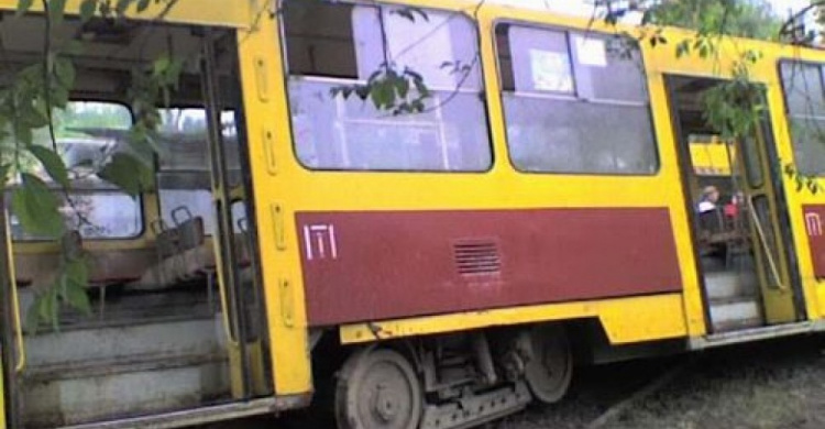 Неадекватный подрядчик сорвал закрытие трамвайного движения в Мариуполе (ВИДЕО)