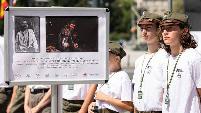 У Нью-Йорку та Вільнюсі відкрилася виставка про трагедію розбомбленого росією Маріуполя