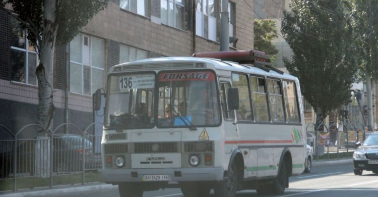 В мариупольской маршрутке пассажиры обварились кипятком. В городе проверят перевозчиков