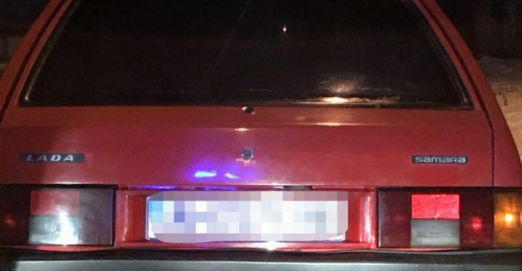 В Мариуполе водитель без документов уговаривал патрульного принять взятку (ФОТО)