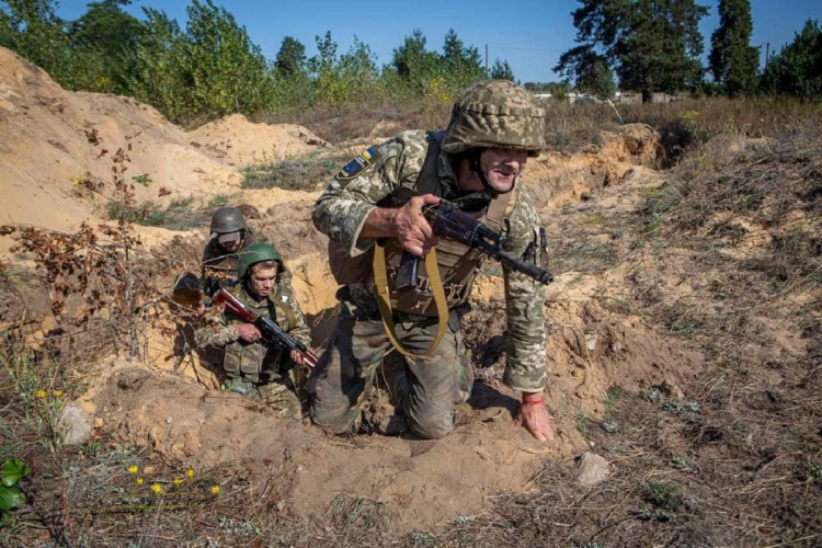 ЗСУ мали успіх під Бахмутом та відбили 14 атак на Мар’їнку і Новомихайлівку на Донеччині – карта