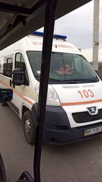 На КПВВ Донбасса дежурят кареты «скорых» (ФОТО)