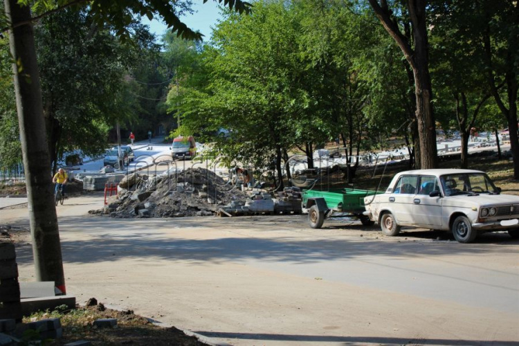 Проспект Строителей в Мариуполе капитально ремонтируют: проезжую часть перекроют на месяц
