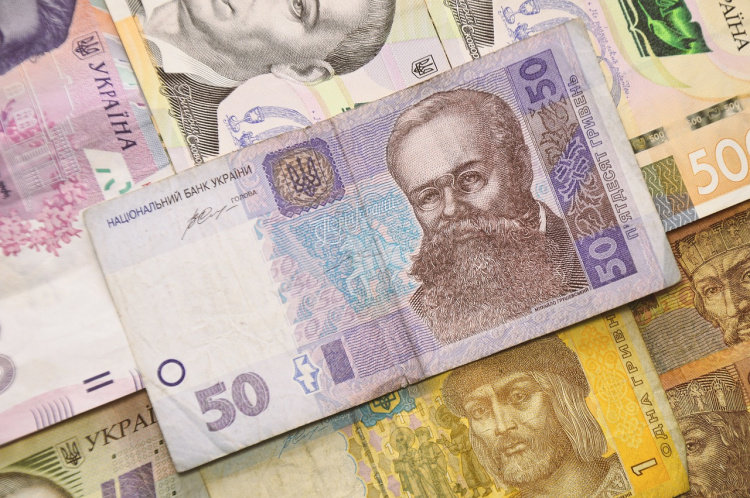 В Україні анонсують збільшення зарплати в 2024 році: хто і скільки отримуватиме