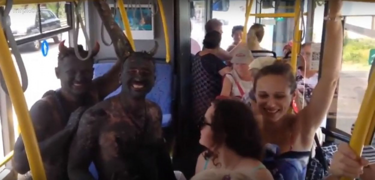 В троллейбусе Мариуполя проехались «черти» (ВИДЕОФАКТ)