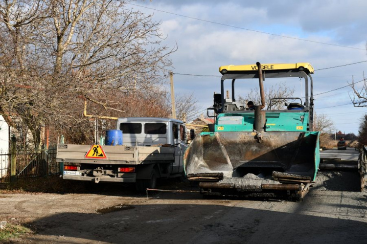 Под Мариуполем почти за полтора миллиона гривен отремонтируют дорогу и пустят по ней автобус