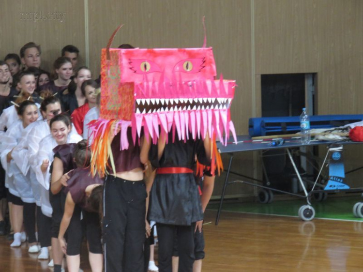 «MyDance»: студенты Мариупольского госуниверситета танцами «раскачали» Купол (ФОТО+ВИДЕО)