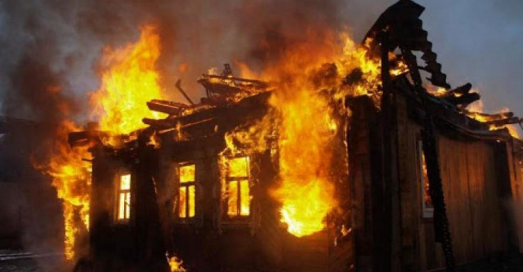 В праздник Пасхи в Мариуполе вспыхнуло два пожара: есть погибший