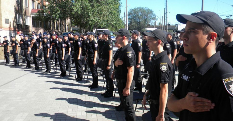 В Мариуполе подготовили новых полицейских для трех областей (ФОТО)